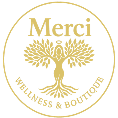 Elegantes Logo von Merci Wellness & Boutique mit goldenem Baum-des-Lebens Symbol in Form einer weiblichen Figur mit Blättern und Wurzeln, umgeben von einem Kreis auf dunkelgrünem Hintergrund – steht für Balance, Natur, Schönheit und Wohlbefinden.